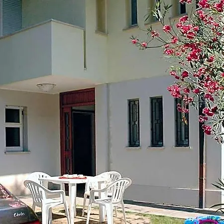 호텔 Sunny Beachside Family With Private Garden Close To The *
